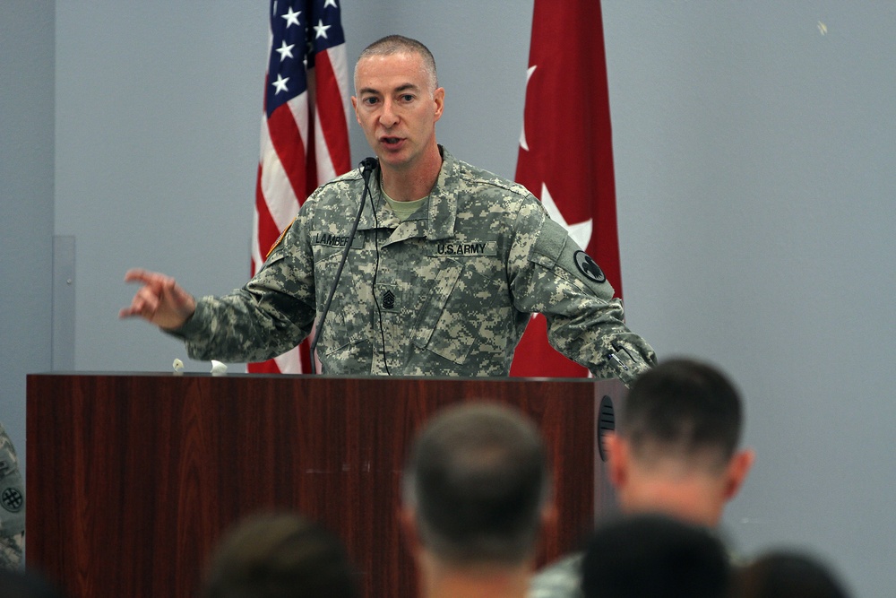 Senior enlisted Reserve soldier addresses Reserve's future