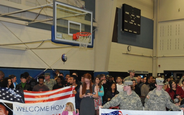 More 2/2 ID soldiers make it home for New Year's
