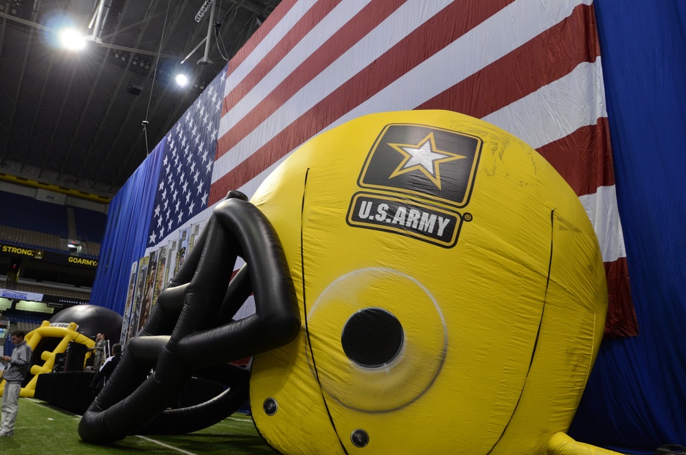 Student athletes, musicians join soldiers for dinner at Alamodome