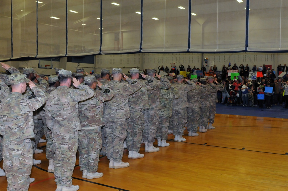 More 2/2 ID soldiers make it home for New Year's