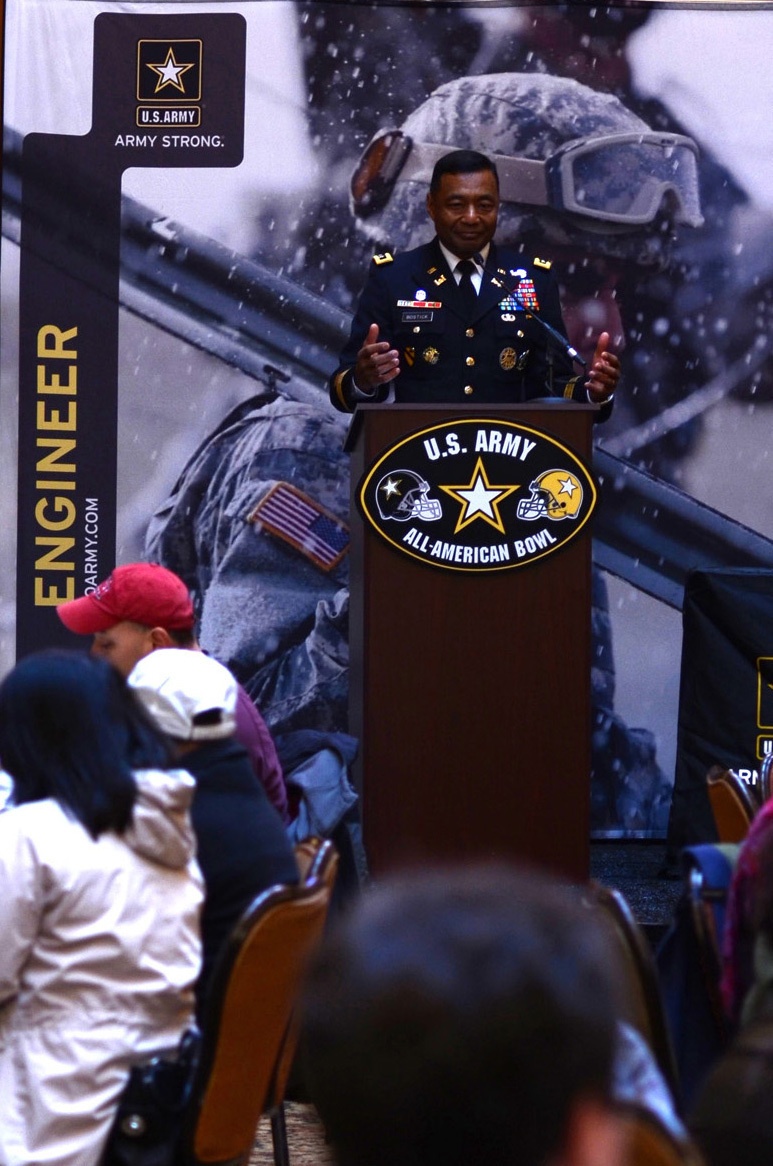 Lt. Gen. Bostick speaks at the VEX lunch