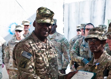 Nebraska Captain receives Silver Star from Vice Chief of Staff