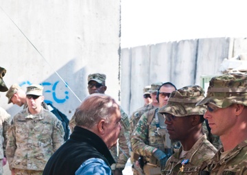 Nebraska captain Receives Silver Star from Vice Chief of Staff