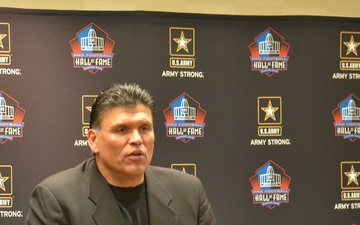 Anthony Munoz tells youth what it takes to lead