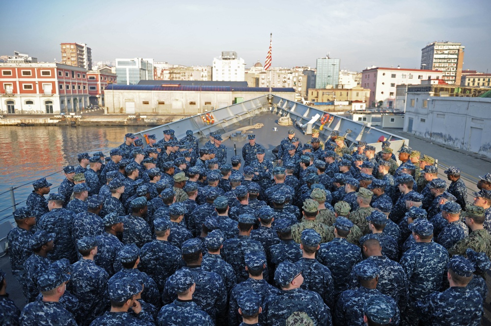 C6F visits sailors aboard USS Robert G. Bradley