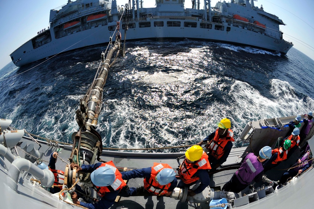 USS Jason Dunham replenishment