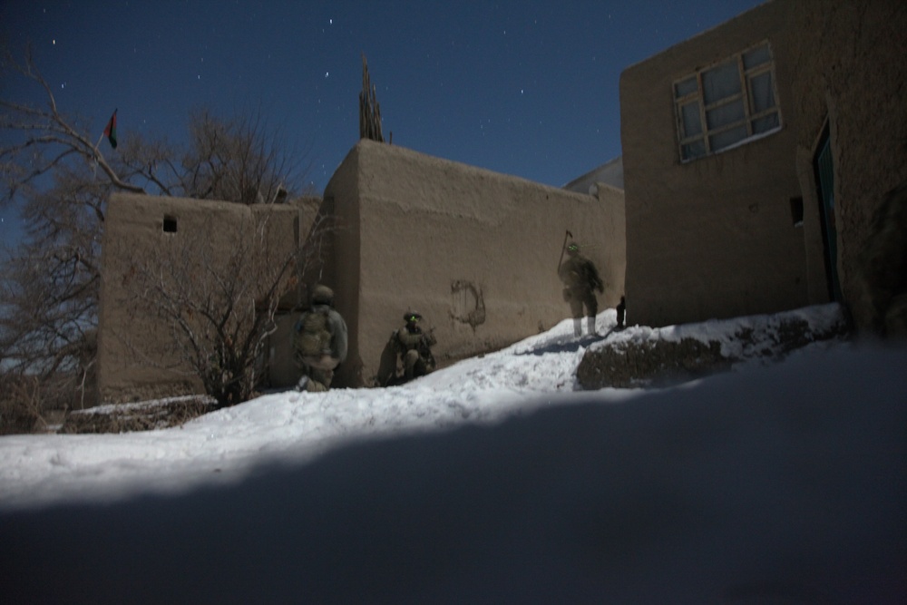 Security forces in Pul-e 'Alam district