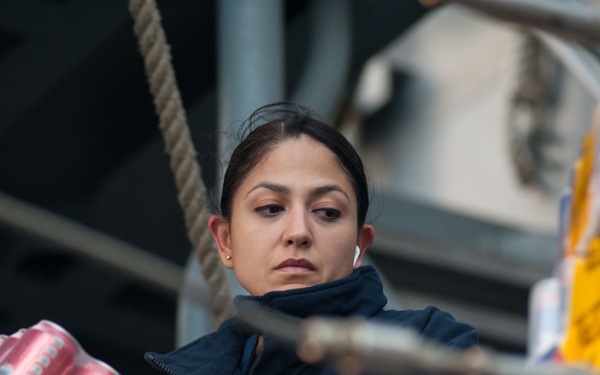 USS Mobile Bay replenishment