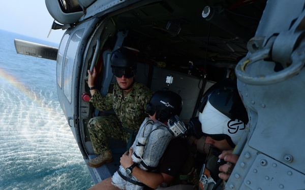 EOD technicians train with helicopter squadron