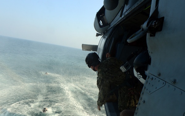 EOD technicians train with helicopter squadron