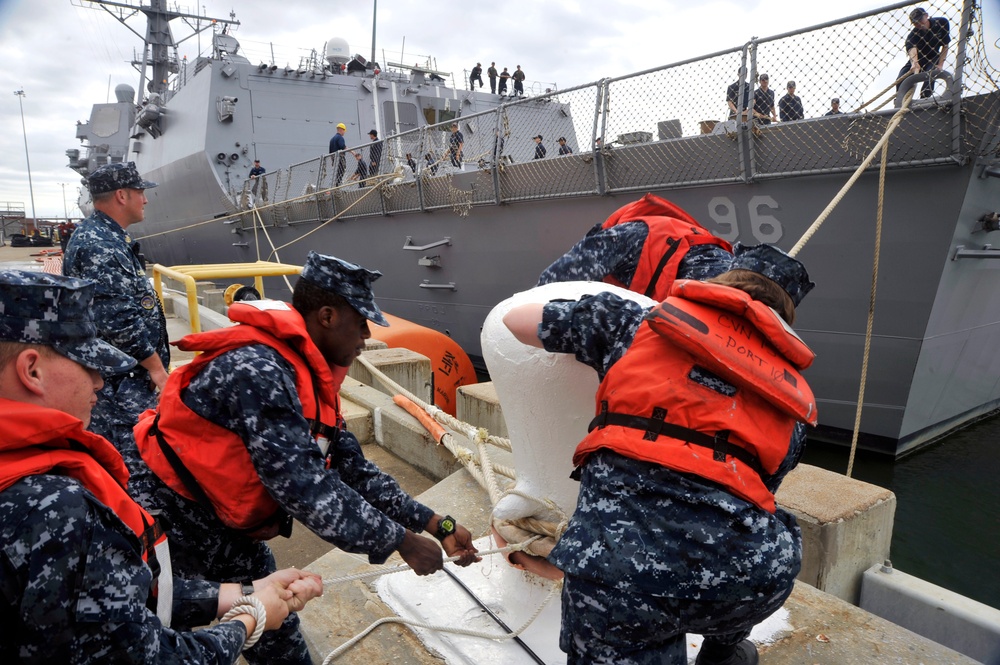 DVIDS - Images - USS Harry S. Truman departs Norfolk [Image 2 of 3]