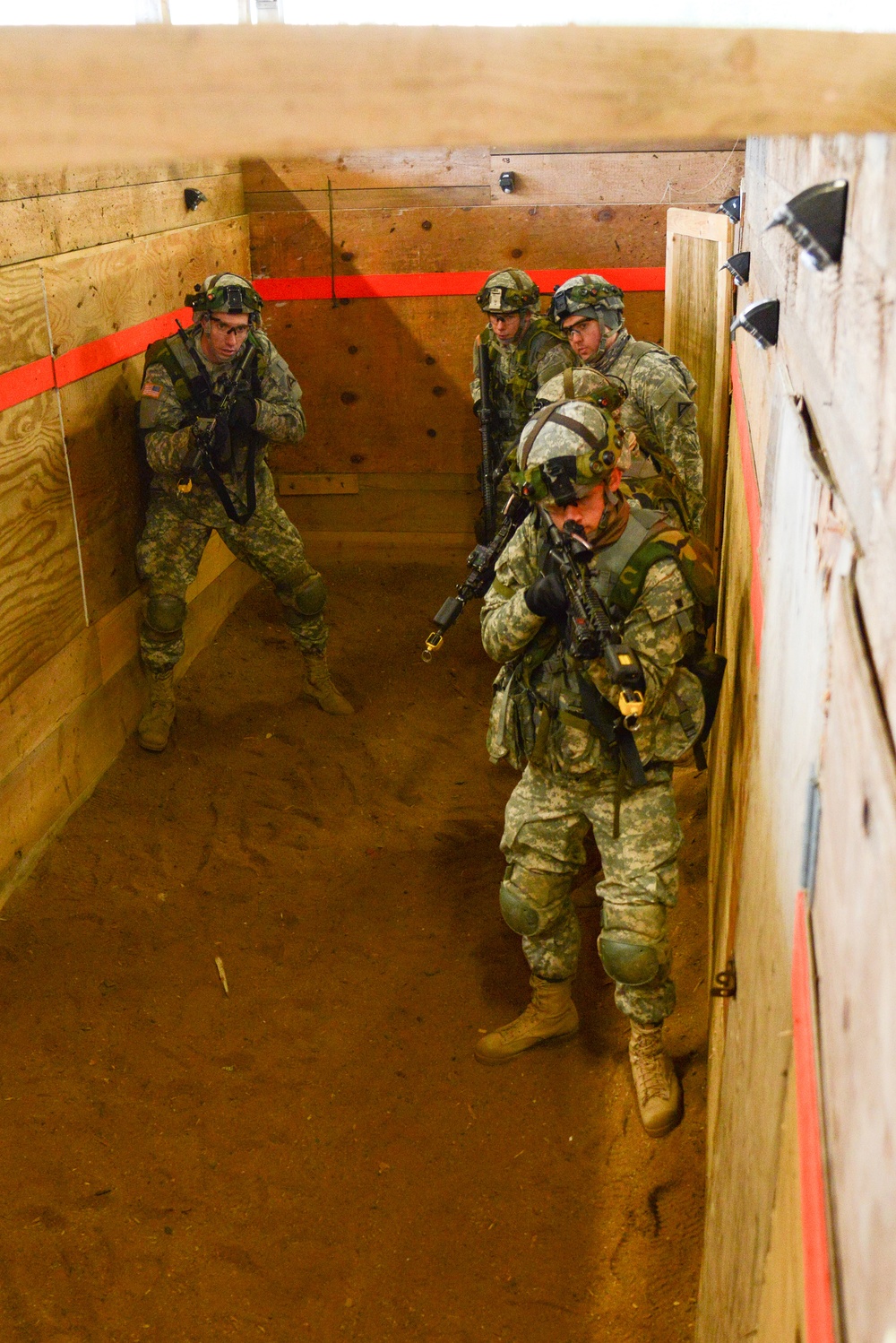 1-4 Infantry Regiment clearing buildings