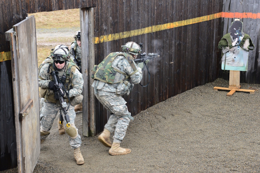 1-4 Infantry Regiment clearing buildings