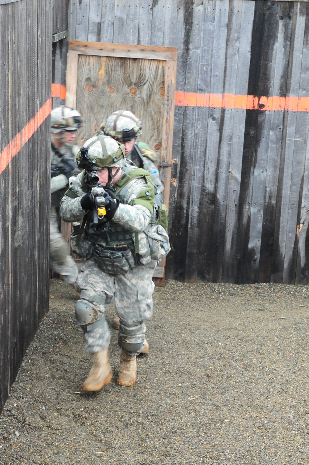 The 1-4 Infantry Regiment clearing buildings