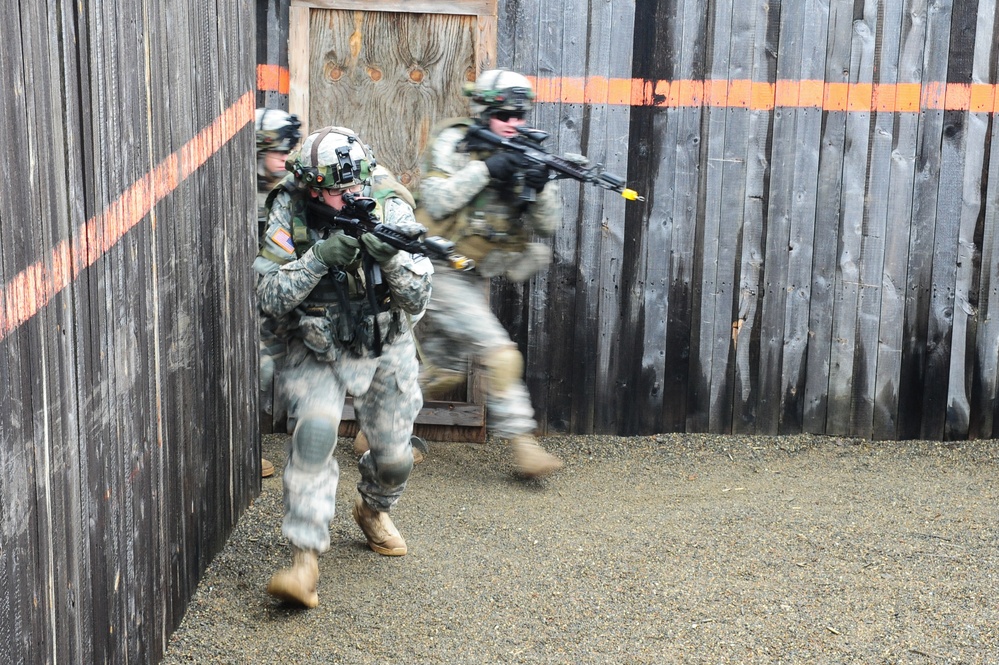 The 1-4 Infantry Regiment clearing buildings