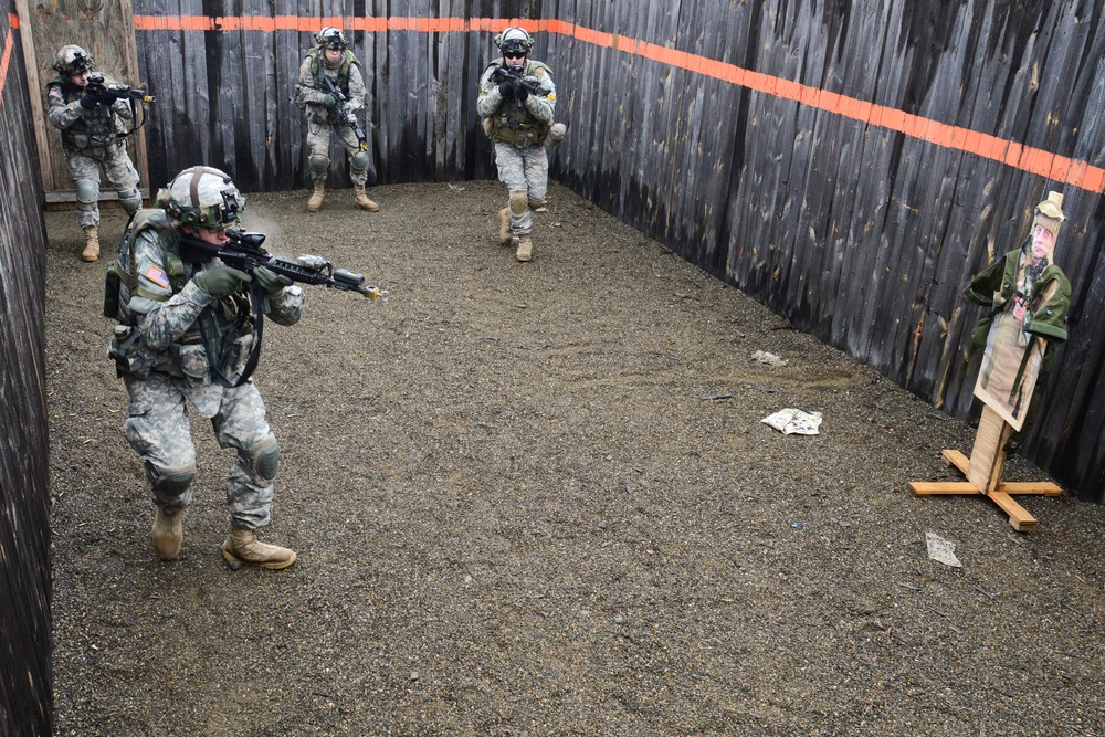 1-4 Infantry Regiment clearing buildings