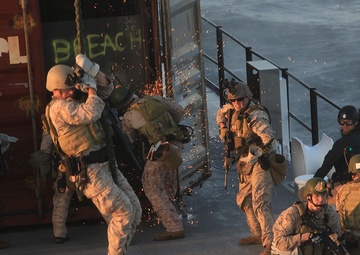 MARSOC conducts VBSS training with 160th SOAR