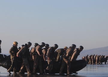 MARSOC conducts VBSS training with 160th SOAR