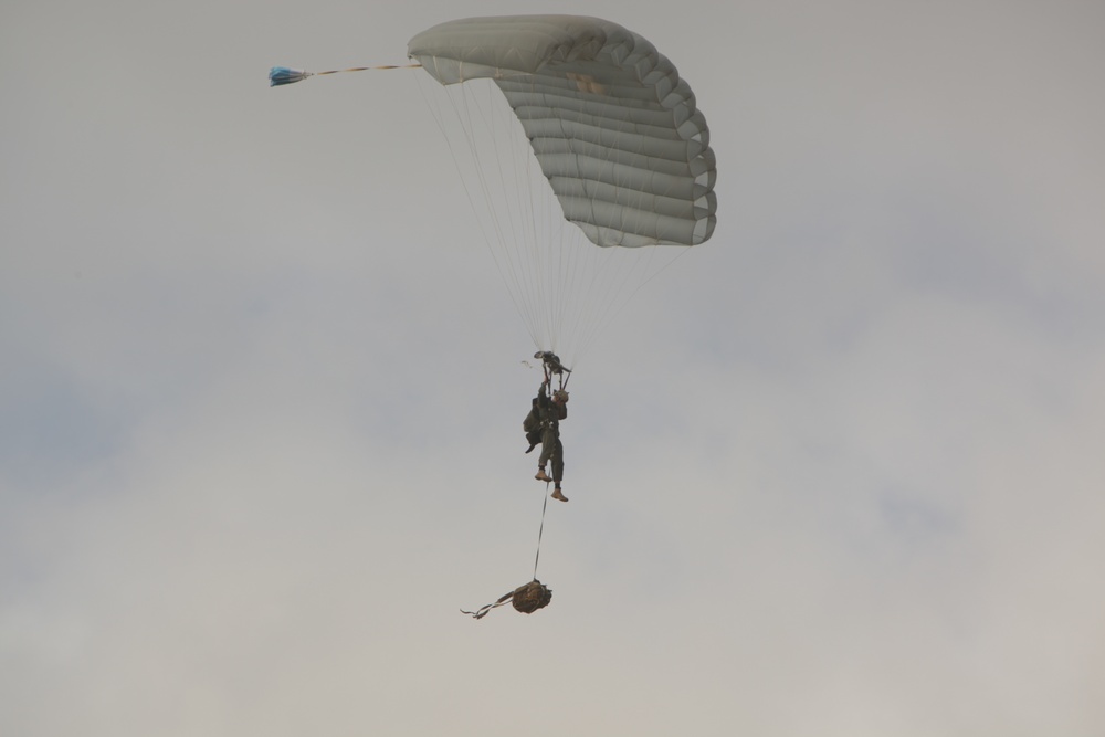 31st MEU MRF sweeps through Guam facility during Realistic Urban Training Exercise
