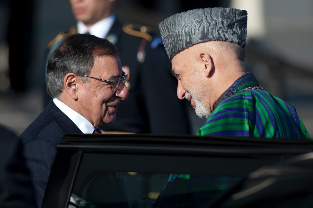 Secretary of defense meets with Afghan president