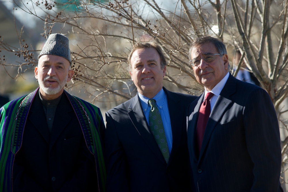 Secretary of defense meets with Afghan president
