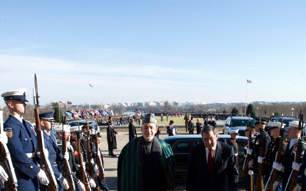 Secretary of defense meets with Afghan president