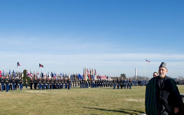 Secretary of defense meets with Afghan president