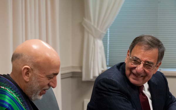 Secretary of defense meets with Afghan president