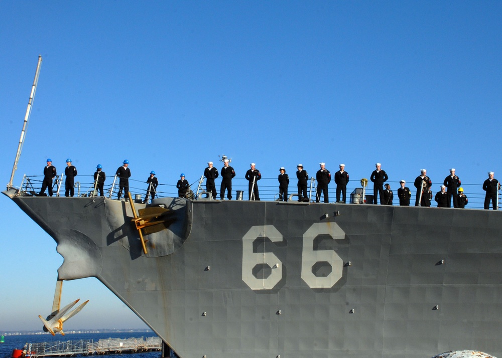 USS Gonzalez departs Norfolk