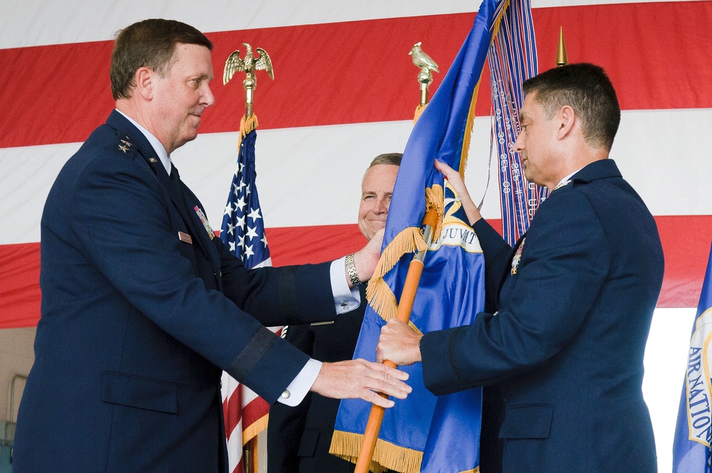 Col. Warren Hurst assumes command of 123rd Airlift Wing