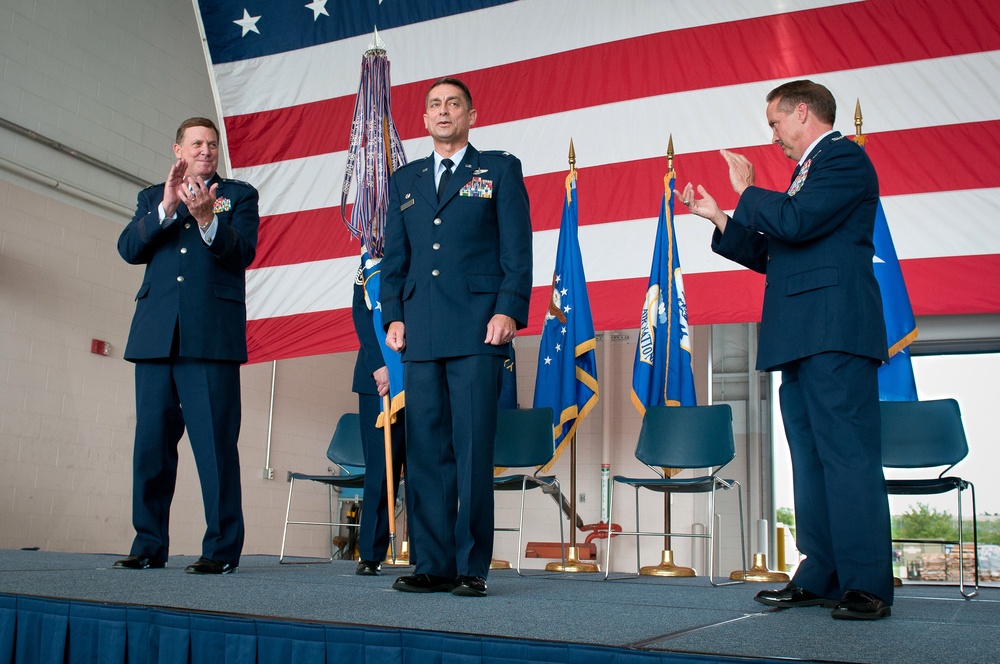 Col. Warren Hurst assumes command of 123rd Airlift Wing