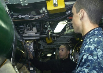 Sea Cadets tour Submarine at Point Loma
