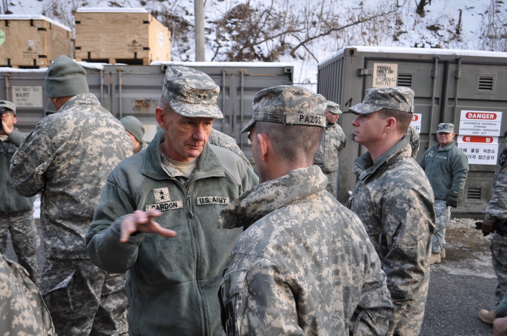 Chief of Staff Army Gen. Raymond T. Odierno visits 2nd ID