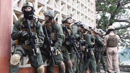 Force recon surgically strikes building during notional raid