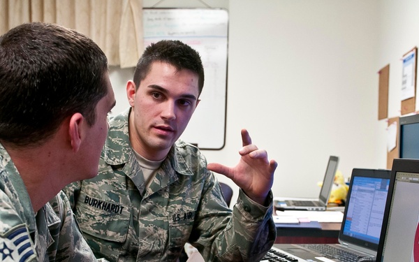 Air Force duo design smart phone application for Inauguration Day