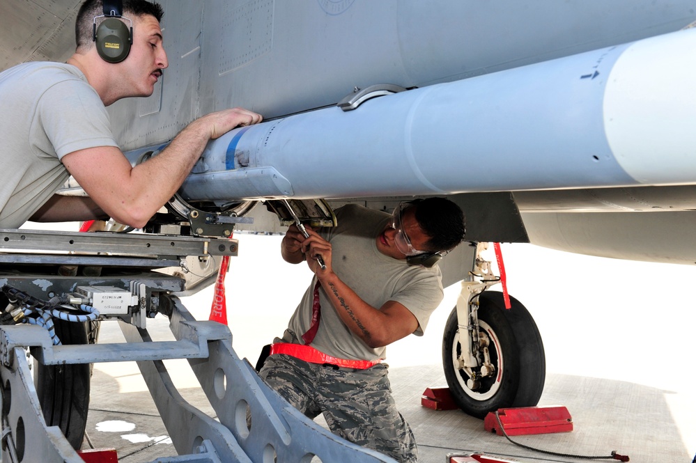 380th AEW weapons loading competition