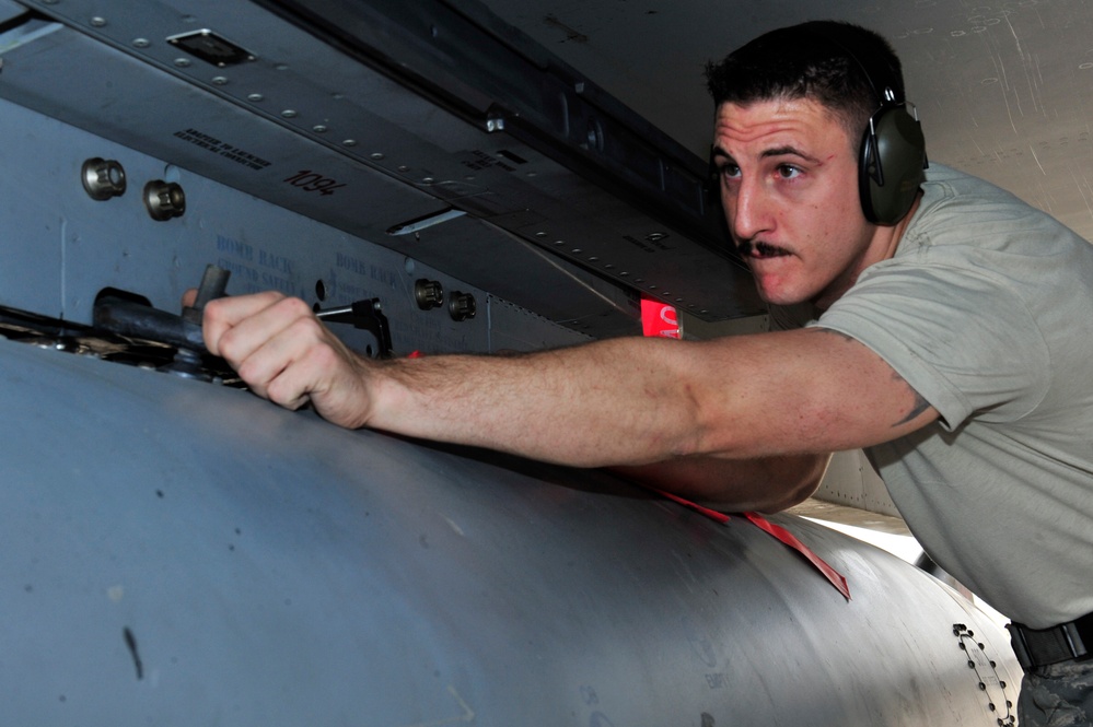 380th AEW weapons loading competition