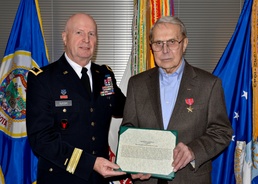 Maj Gen Nash Presents WWII Vet with Bronze Star