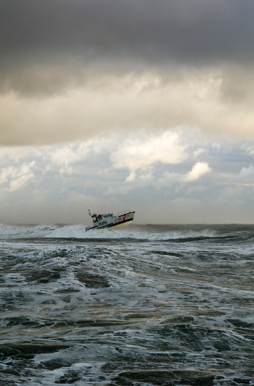 Coast Guard conducts surf drills near Barnegat Inlet