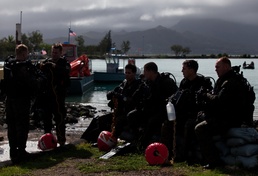 Recon Marines dive Hawaiian depths, return to amphibious roots