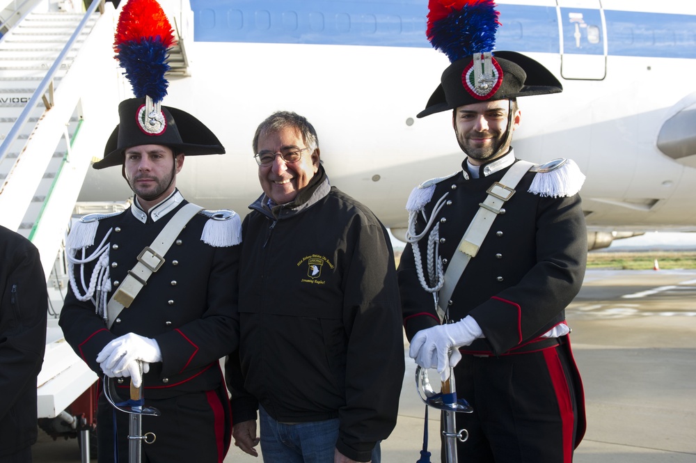 US Secretary of Defense visits Europe