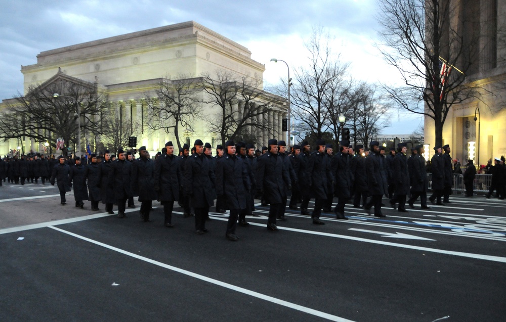 Members of the 113th Wing parade group march along Pennsylvania Avenue, Washington