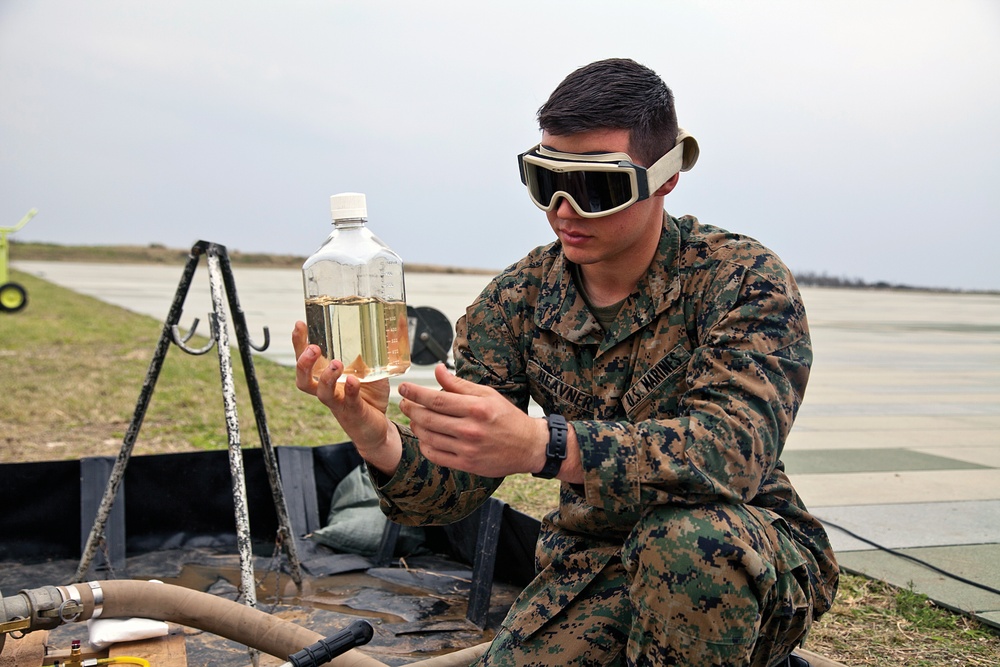 Marines refuel Harriers for rapid takeoffs, landings at Ie Shima