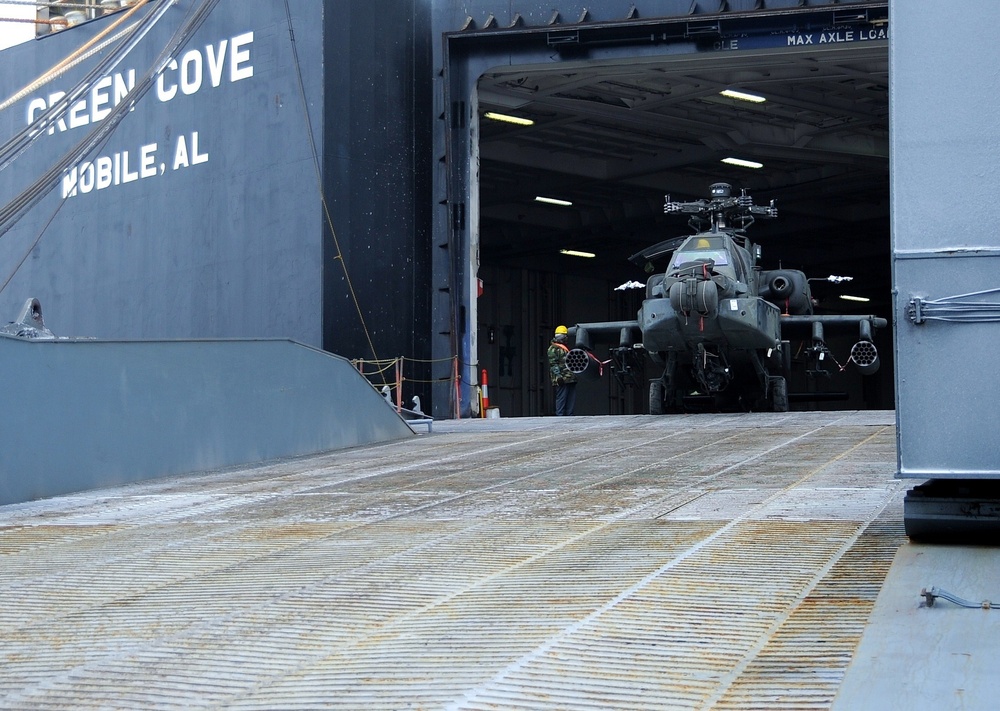 21st TSC assists in helicopter offload at Belgian port