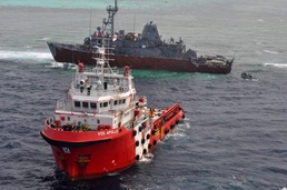 Salvage Team removes fuel from grounded USS Guardian