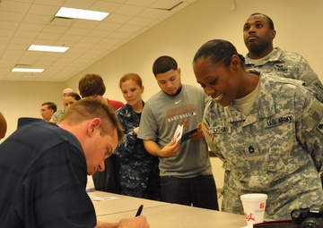 From rounding the bases to visiting a base: Major leaguers tip hats for Texas reservists