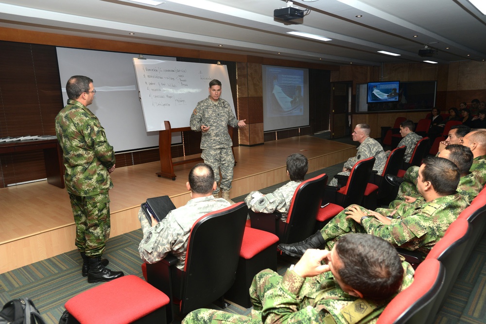 Army South commander, Colombian army leaders reinforce strong bonds