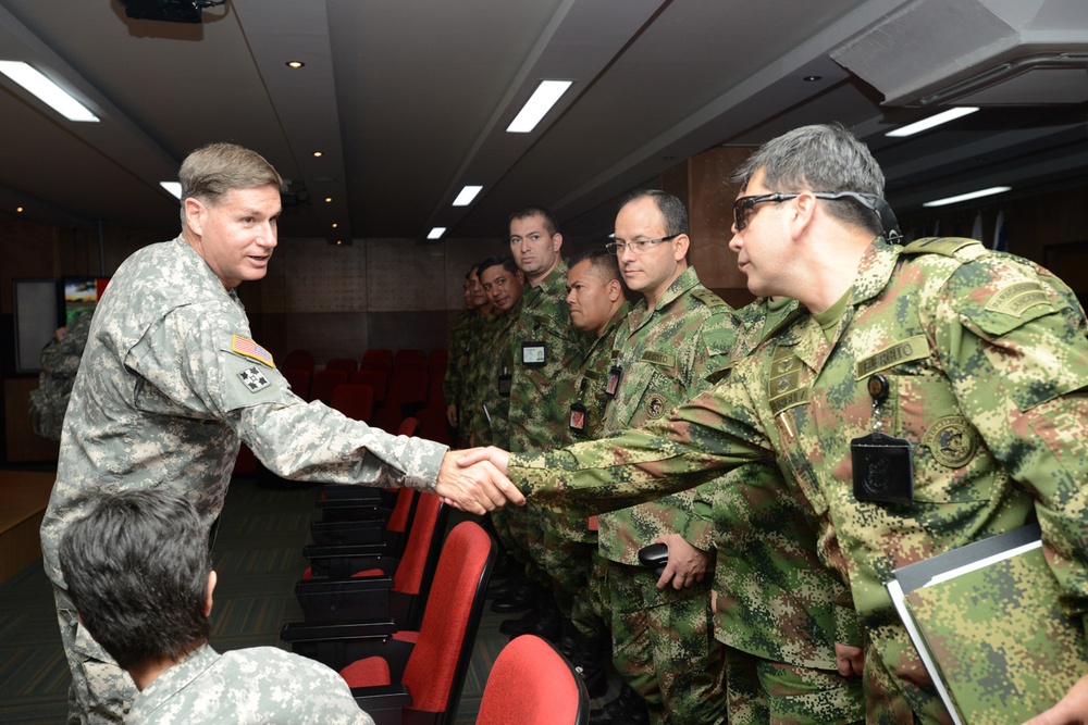 Army South commander, Colombian army leaders reinforce strong bonds