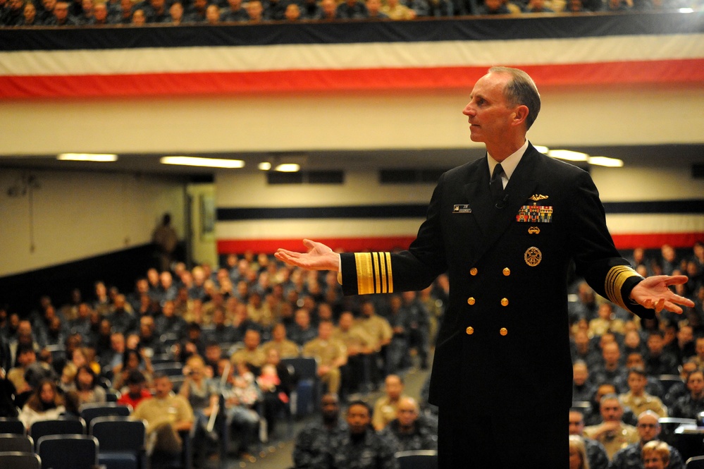 CNO and MCPON hold an all hands call