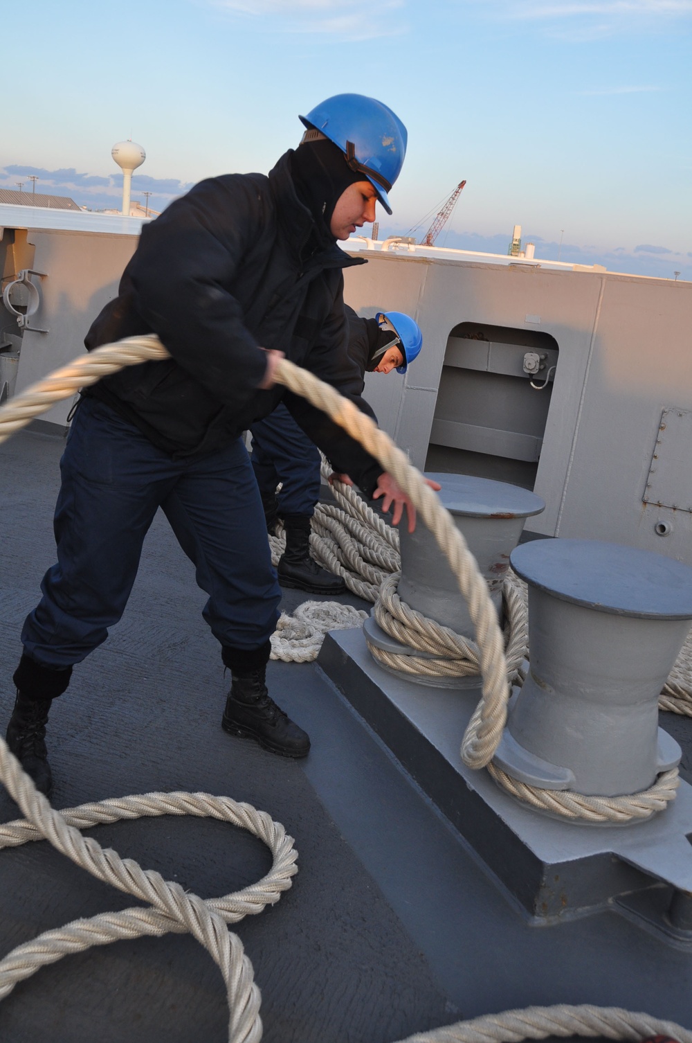 Handling mooring lines